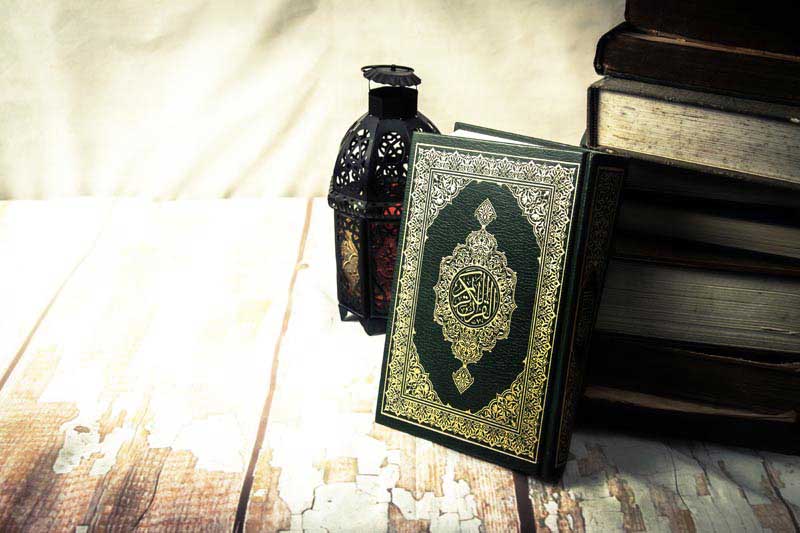 دانلود تصویر قران کنار فانوس